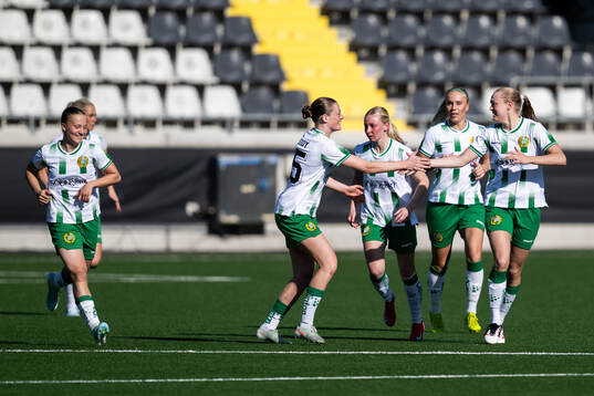 Elin Sørum of Hammarby celebrates with teammates