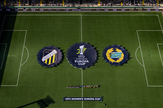 The teams align