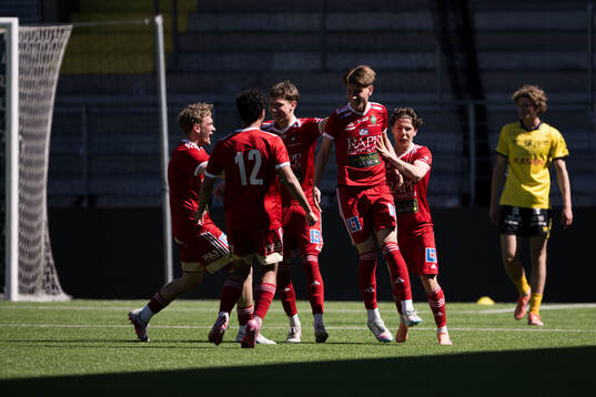 Skövde AIKs Raffaello Peci jublar