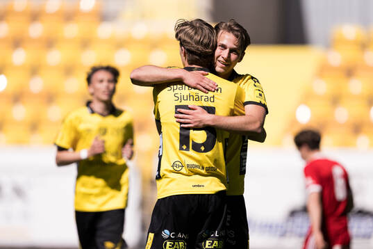 Elfsborgs Nils Roström och Adam Wetterlov jublar