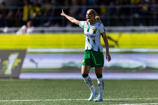 Alice Carlsson of Hammarby reacts