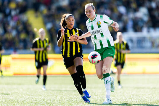 Sofia Reidy of Hammarby and Felicia Schröder of Häcken