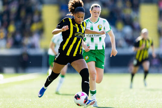 Felicia Schröder of Häcken and Sofia Reidy of Hammarby
