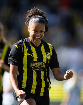 Felicia Schröder of Häcken celebrates