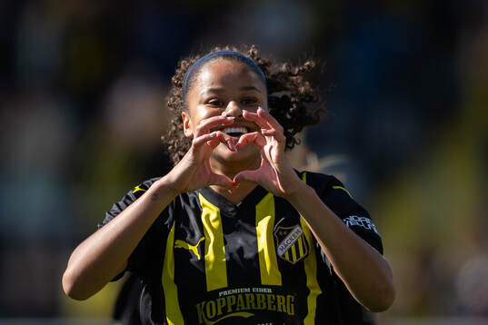 Felicia Schröder of Häcken celebrates