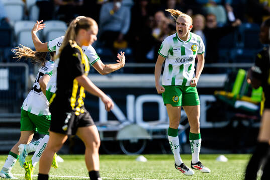 Elin Sørum of Hammarby celebrates
