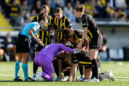Stine Sandbech of Häcken is hurt