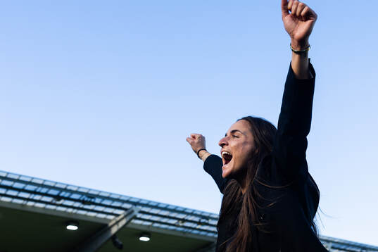 Coach Elena Sadiku of Häcken celebrates