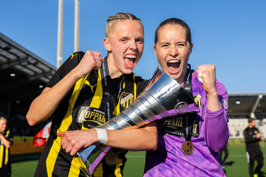 Thelma Pálmadottir and goalkeeper Fanney Inga Birkisdottir