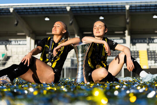 Alva Selerud and Paulina Nyström of Häcken pose with the