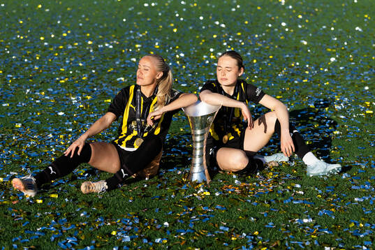 Alva Selerud and Paulina Nyström of Häcken pose with the