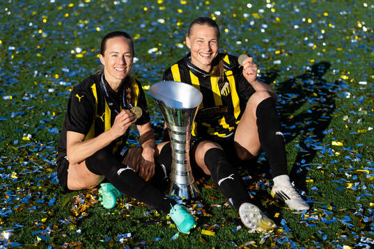 Aivi Luik and Stine Sandbech of Häcken pose with the trophy