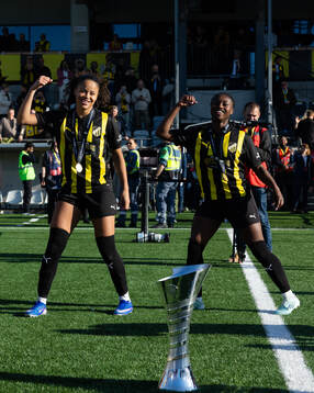 Felicia Schröder and Monica Jusu Bah of Häcken celebrates