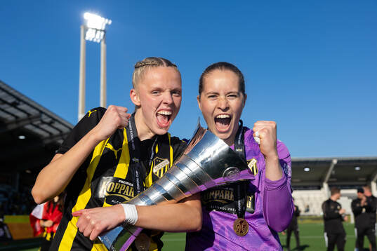 Thelma Pálmadottir and goalkeeper Fanney Inga Birkisdottir