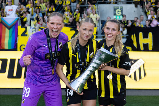 Goalkeeper Hanna Karlsson, Tilde Karlsson and Nathalie