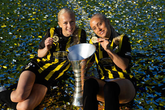 Lisa Löwing and Alva Selerud  of Häcken celebrate with