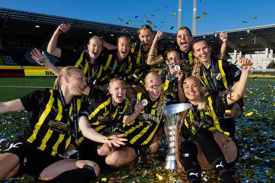 Players  of Häcken celebrate with the trophy