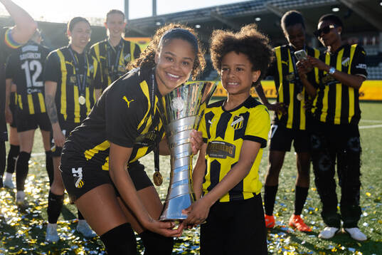 Felicia Schröder and her little brother celebrate with the