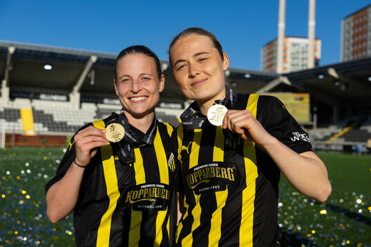 Anna Anvegård and Paulina Nyström of Häcken celebrate