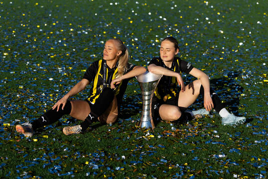 Alva Selerud and Paulina Nyström of Häcken pose with the