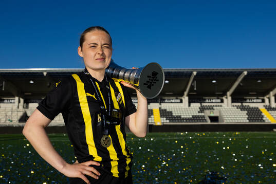 Paulina Nyström of Häcken poses with the trophy