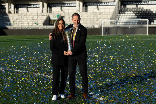 Head coach Elena Sadiku and sports director Christian