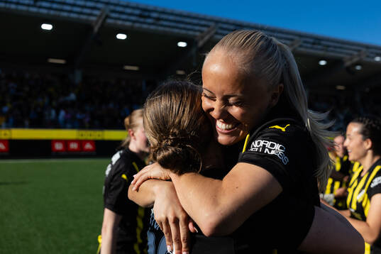 Paulina Nyström and Alva Selerud  of Häcken celebrate