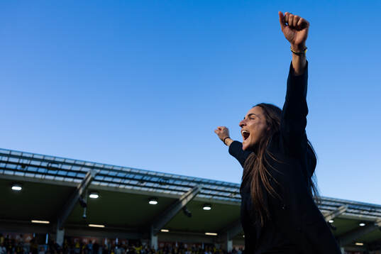 Head coach Elena Sadiku of Häcken celebrates