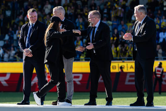 Head coach Elena Sadiku and Anders Billström, president of