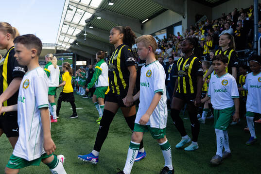 Felicia Schröder and Monica Jusu Bah of Häcken