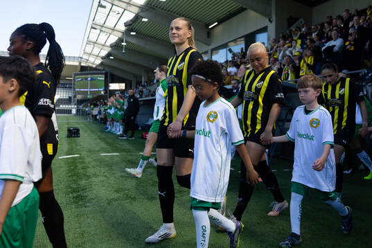 Stine Sandbech and Alva Selerud of Häcken
