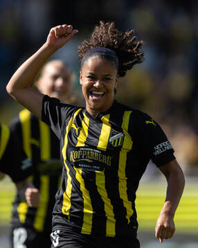 Felicia Schröder of Häcken celebrates