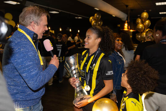 Felicia Schröder of Häcken is being interviewed by