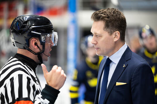 Head coach Sam Hallam of Sweden