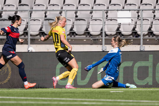 Elfsborgs Stina Jensen och Linköpings Julia Cavander