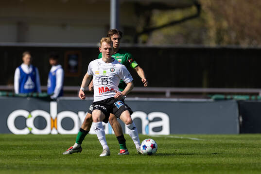 Örebros Christopher Redenstrand och Varbergs Isak Valentin