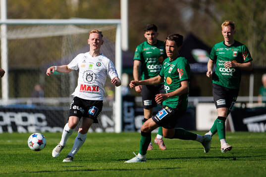 Örebros Christopher Redenstrand och Varbergs Noah Johansson