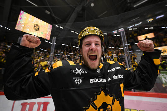 Skellefteås Jonathan Pudas jublar