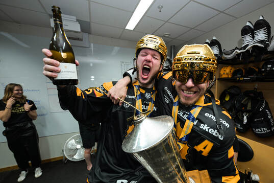 Skellefteås målvakt Linus Söderström och Pär Lindholm