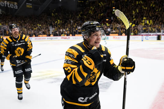 Skellefteås Victor Stjernborg jublar