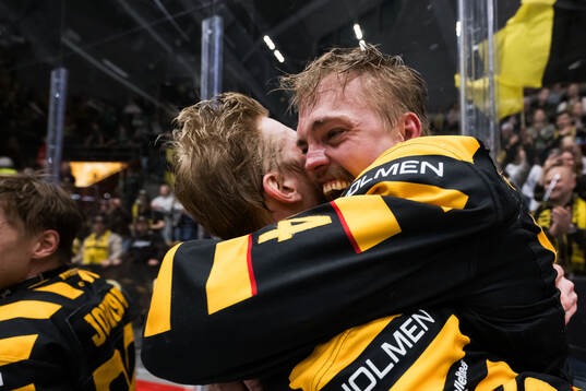 Skellefteås Lars Bryggman ohhh Andreas Johnson  jublar
