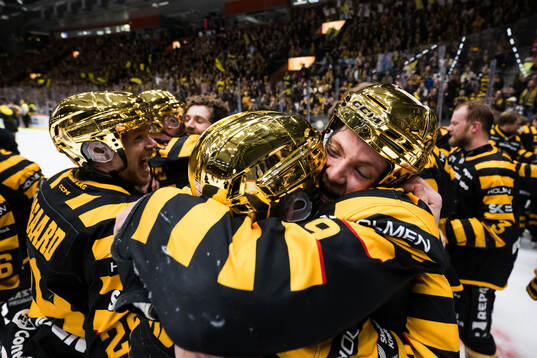 Skellefteås Victor Stjernborg jublar