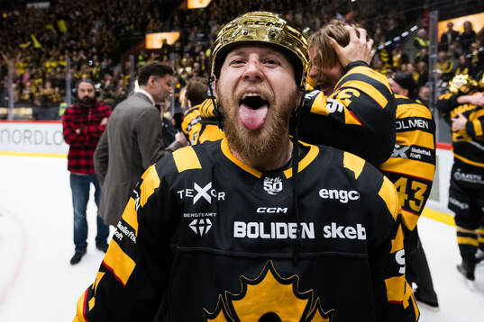 Skellefteås Jonathan Davidsson jublar
