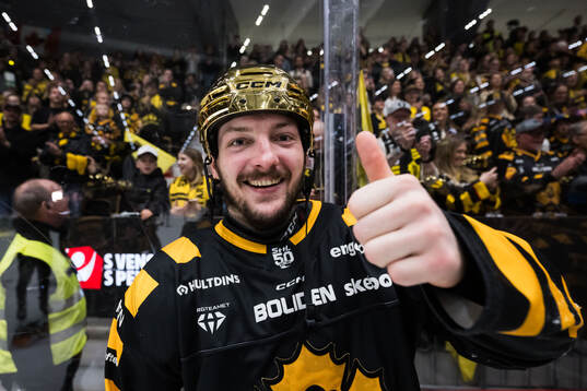 Skellefteås Oliver Okuliar jublar