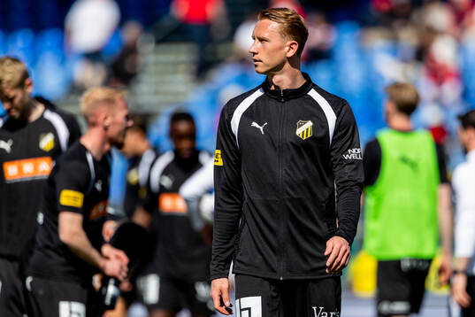 Häckens Julius Lindberg värmer upp