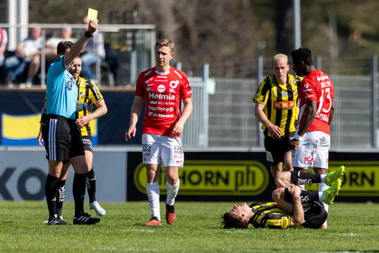 Degerfors Yiriyon Gideon Yaw  får gult kort