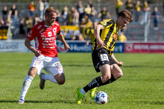 Degerfors Daniel Sundgren och Häckens Adrian Svanbäck