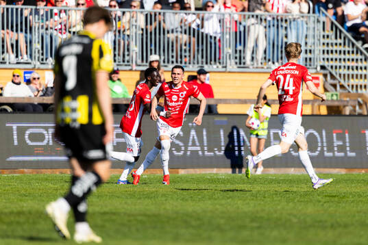 Degerfors Arman Taranis jublar
