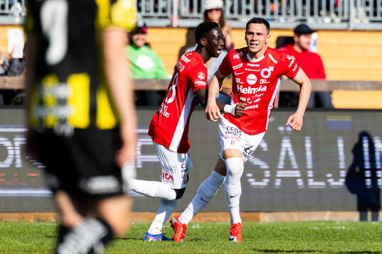 Degerfors Arman Taranis jublar
