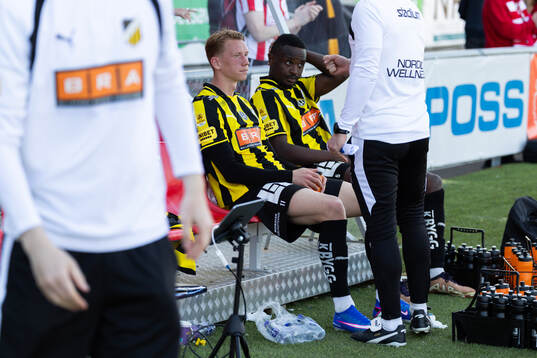 Häckens Julius Lindberg och Brice Wembangomo deppar